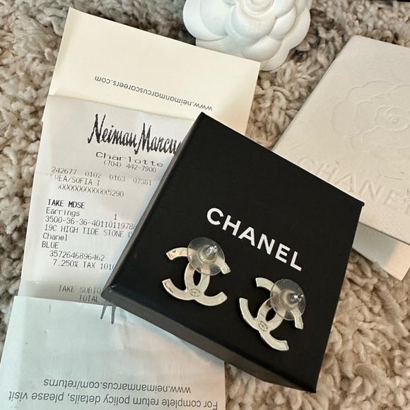 Authentic Chanel Stud earrings - Picture 5 of 6